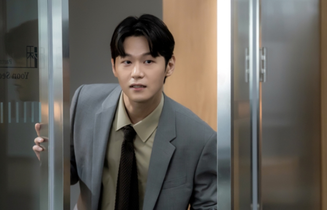'에스콰이어' 이학주, 어쏘 변호사 이진우로 변신! 능청미 스며든 유쾌한 매력 예고! 기사 이미지